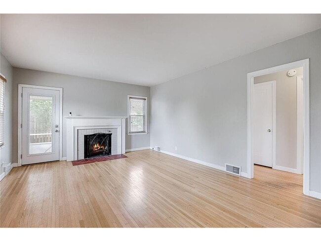 Building Photo - 1588 W Highland Pkwy