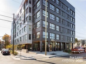 Building Photo - 1824 N Brevard St