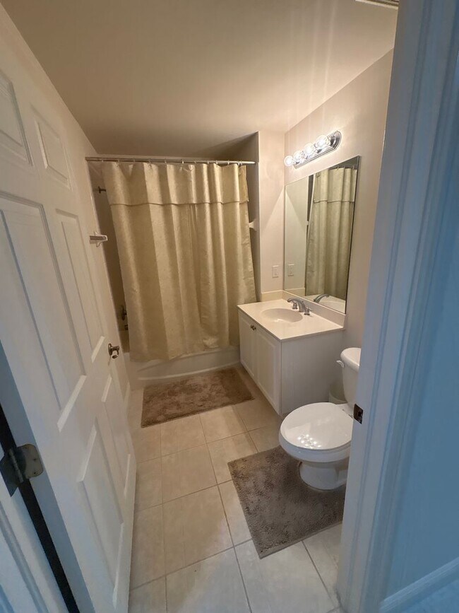 Building Photo - SPECIAL $500 off 1st MONTHS RENT-Lakeview Elegance in Porto Vista — Fully Furnished! 2 Bed / 2 Ba...