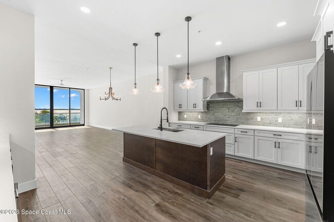 Building Photo - 225 Strand Dr