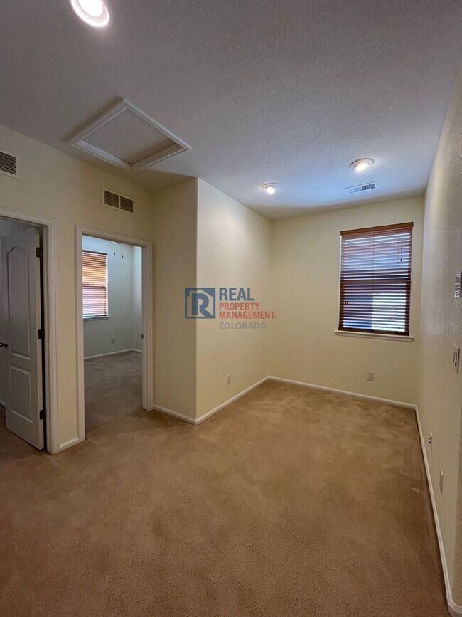 Building Photo - 13583 E Longview Ave