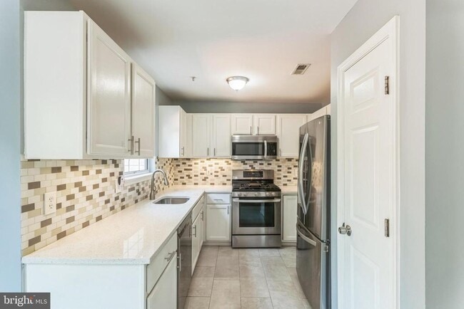 Building Photo - 20539 Golf Course Dr