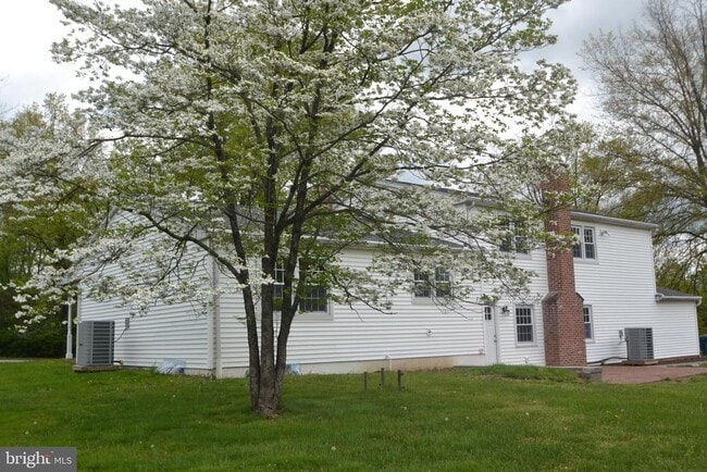 Building Photo - 1436 E Lamplighter Ln