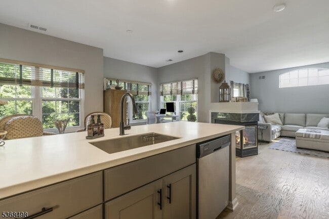 Building Photo - 11 Oak Knoll Ln