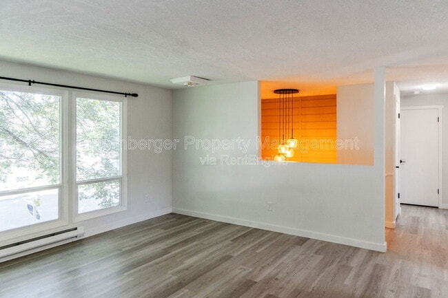 Building Photo - 3917 S Johnson St