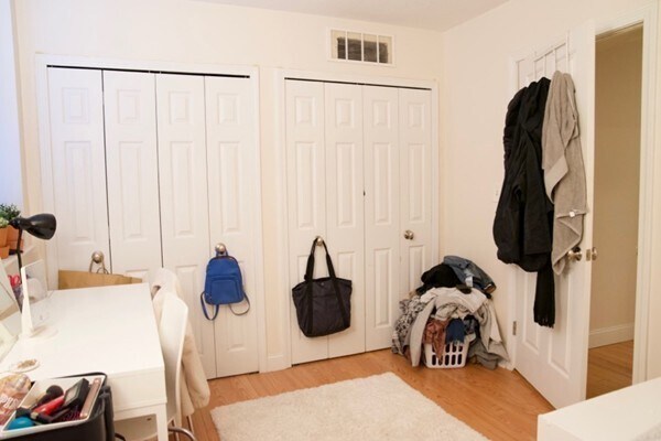 Building Photo - 841 Parker St