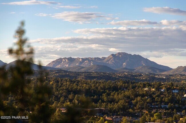 Building Photo - 270 Long