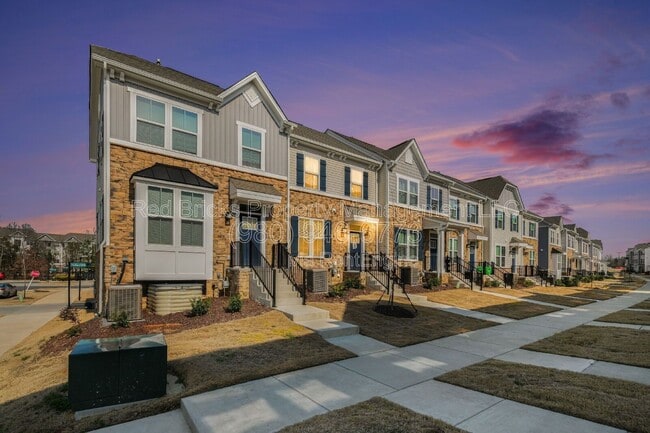 Building Photo - 9306 Mallard Mls Dr