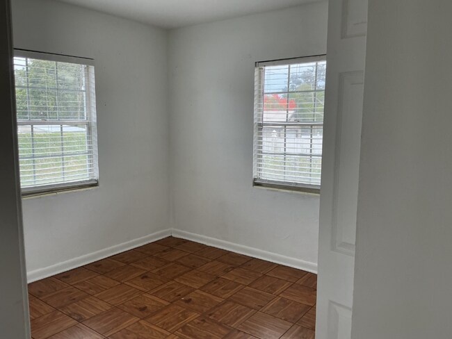 Building Photo - Cozy 3BR Near Cleveland Heights