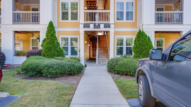 Building Photo - 1 Bedroom 1 Bath Condo in Southampton Poin...