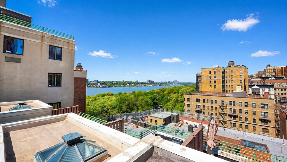 Building Photo - 323 W 96th St