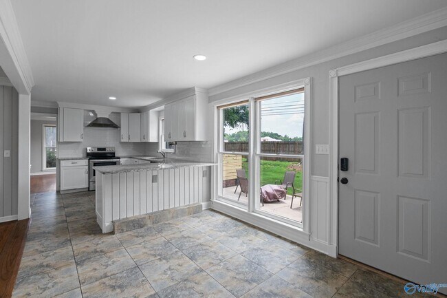 Building Photo - 101 Shady Ln