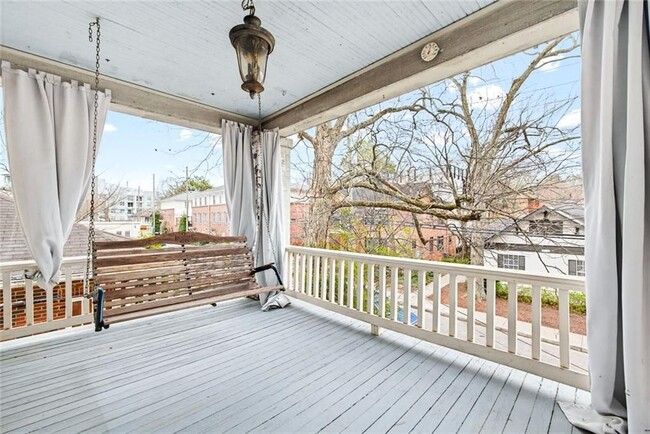 Building Photo - 114 E Maple St