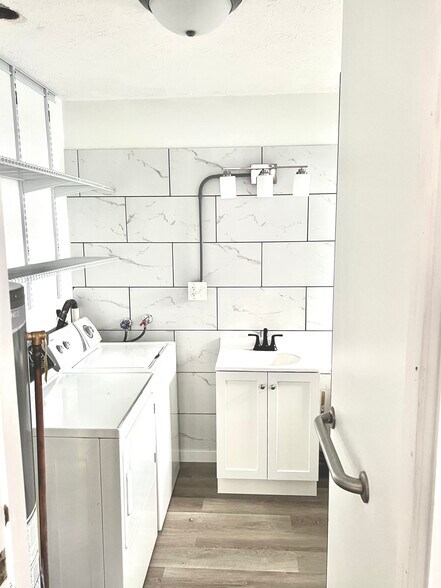 full bath with washer/dryer hookup and storage - 1965 Vaughn St