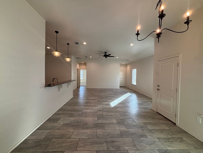 Building Photo - Townhome – Steps Away from Lubbock Cooper