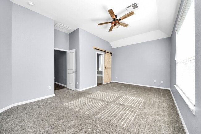 Building Photo - 2335 Spring Hollow Dr