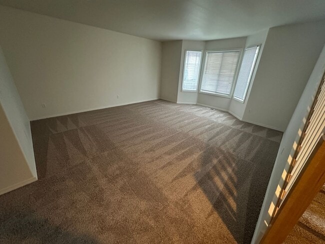 Building Photo - MOVE IN SPECIAL! Spacious 2 bed/2.5 bath with bonus room townhome off Road 68