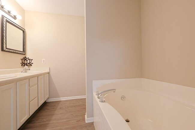 Building Photo - 3 Bedroom 2 Bath Waterfront Retreat in Franklin Township!!