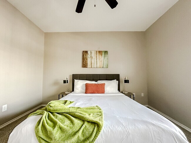 Building Photo - 6225 Saratoga Blvd