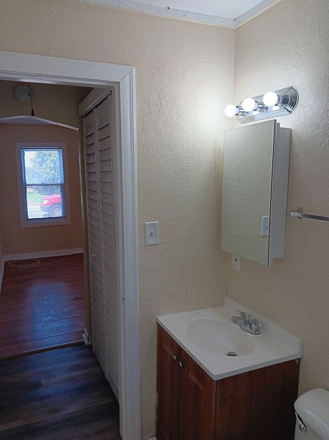 Building Photo - 2/1 home for rent - Come see before it is ...