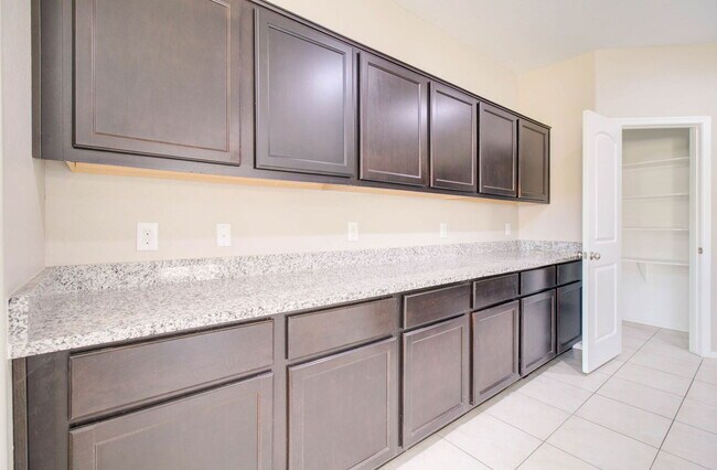 Building Photo - 42098 W Balsa Dr