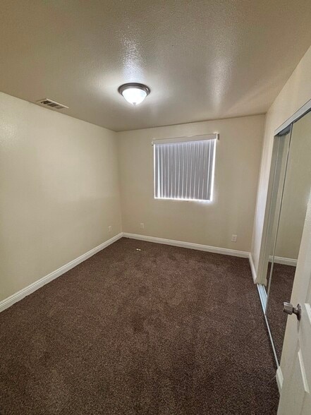 Building Photo - 157 W 89th St