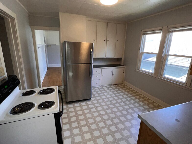 Kitchen - 310 N Ingersoll St