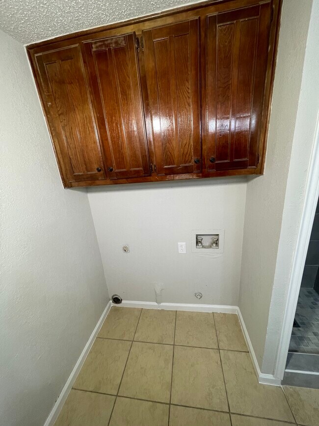 Building Photo - 7036 Crosstimbers Ln