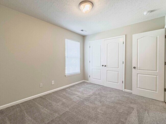 Building Photo - 1640 Golf Club Ln