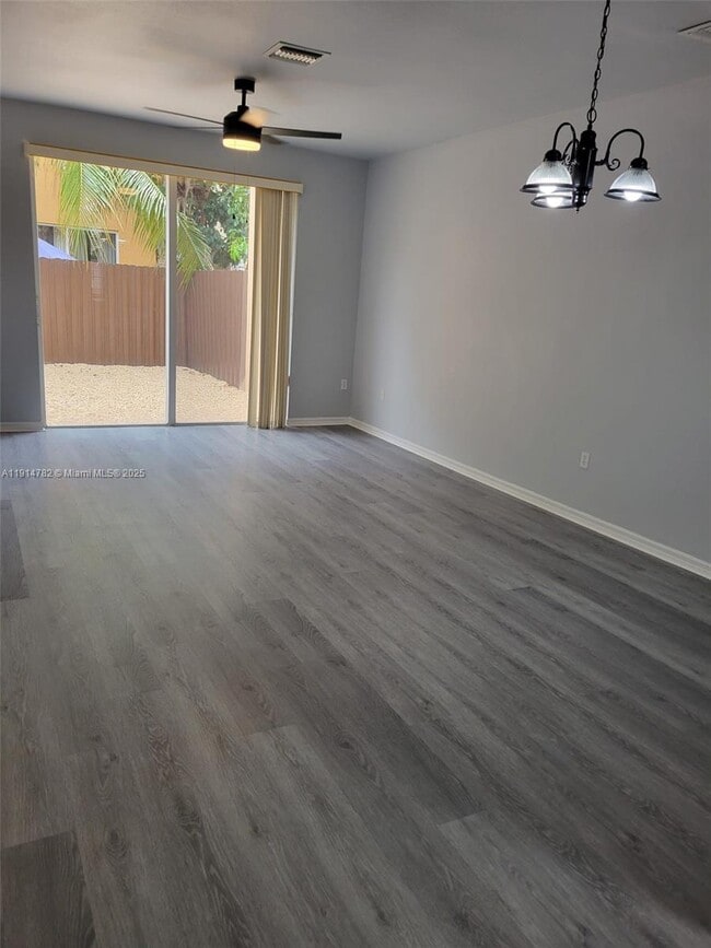 Building Photo - 751 SE 2nd St