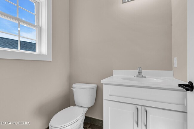 Building Photo - 333 1st St