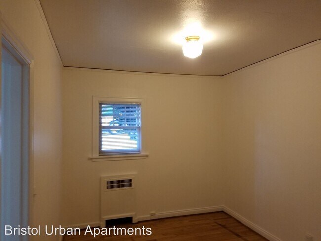 Building Photo - 911 SE 60th Ave