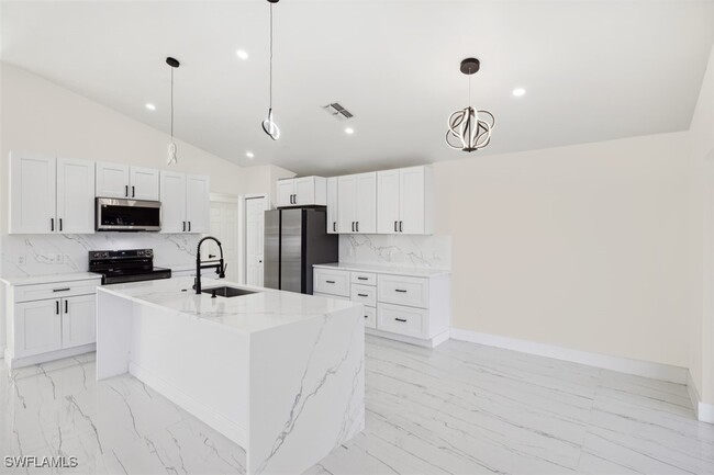 Building Photo - 4520 SW 22nd Ave