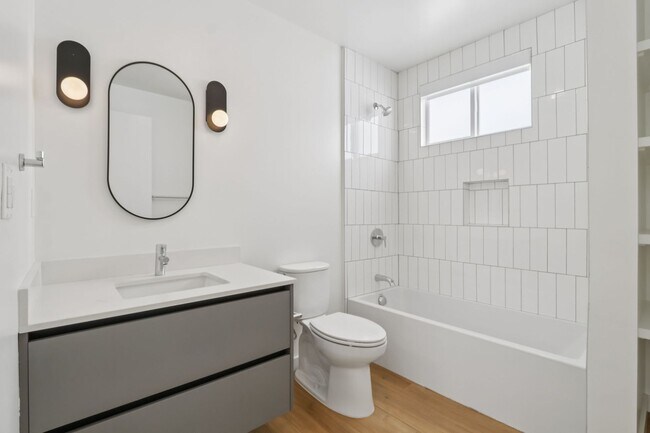 Building Photo - 1422 Tamarind Ave