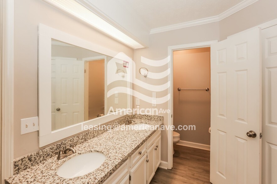 Building Photo - 111 Formosa Dr