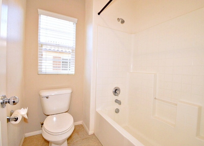 Building Photo - ** MOVE IN BONUS of $500.00 ** (If an agreement is signed by April 30th 2026) "Charming 3 Bed, 2....