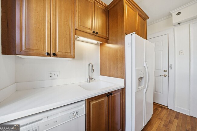 Building Photo - 2814 Peachtree Rd NW