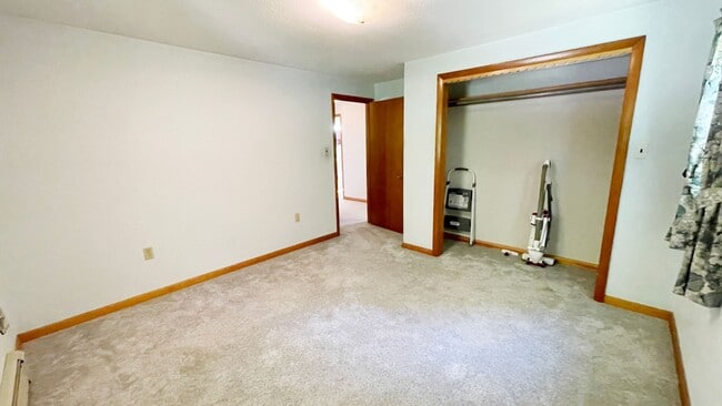 Building Photo - 3 BR House on a Lake 1.5 Baths