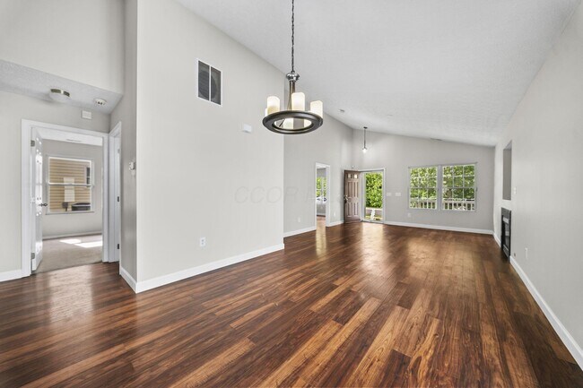 Building Photo - 157 Feathertip Ln