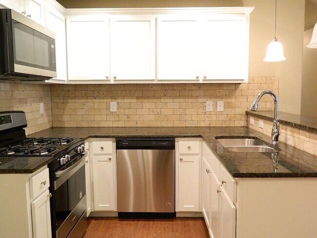 Building Photo - 4 Bedroom, 2 Bathroom Home In Mid West City/ Del City School District.