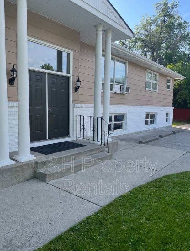 Building Photo - 2119 8th Ave N