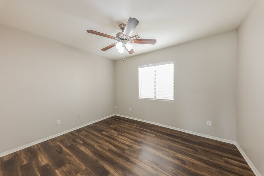 Building Photo - 13401 N 127th Dr