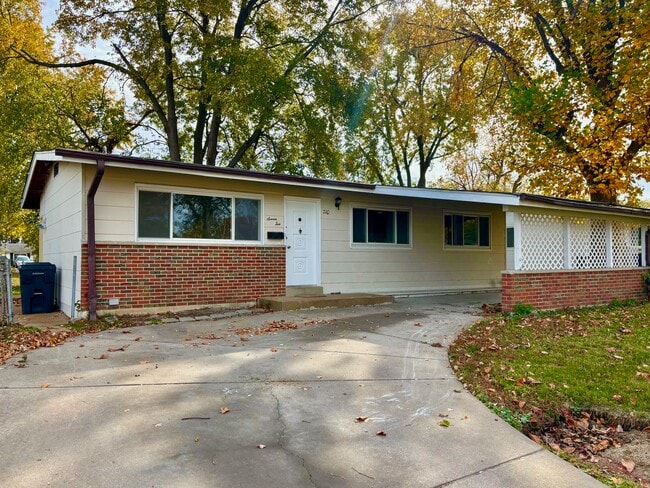 Primary Photo - 710 Loyola Dr