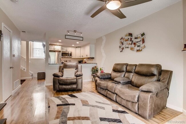 Building Photo - Spacious 1 Bedroom 1 Bath with OFFICE