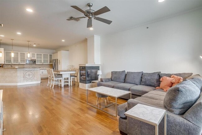 Building Photo - Totmnville