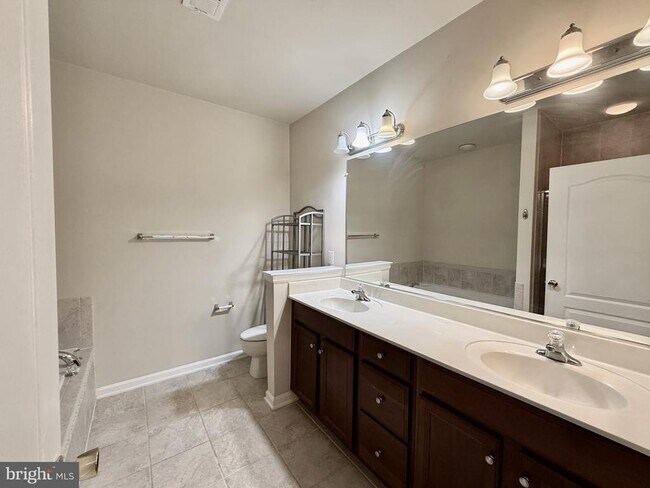 Building Photo - 9720 Holmes Pl