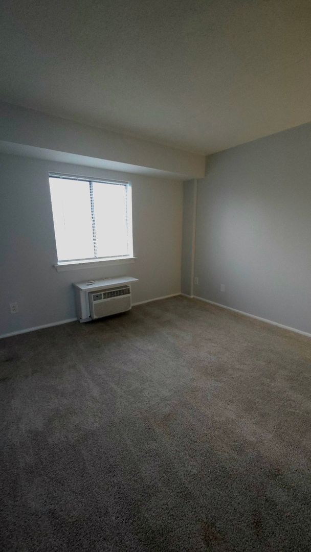 Building Photo - Towers of Valley Run - 1 Bedroom Condo in ...