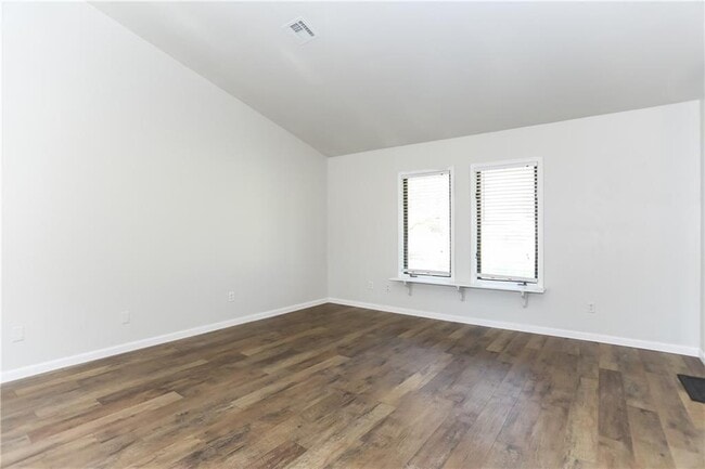 Building Photo - 1005 Robin Haven Dr