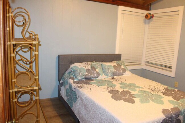 Building Photo - Welcome to Marguretteville on Kerr Lake!