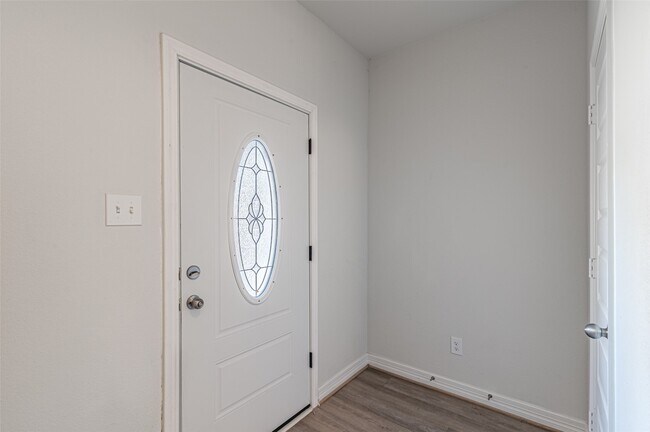 Building Photo - 7431 Sail Hl Dr